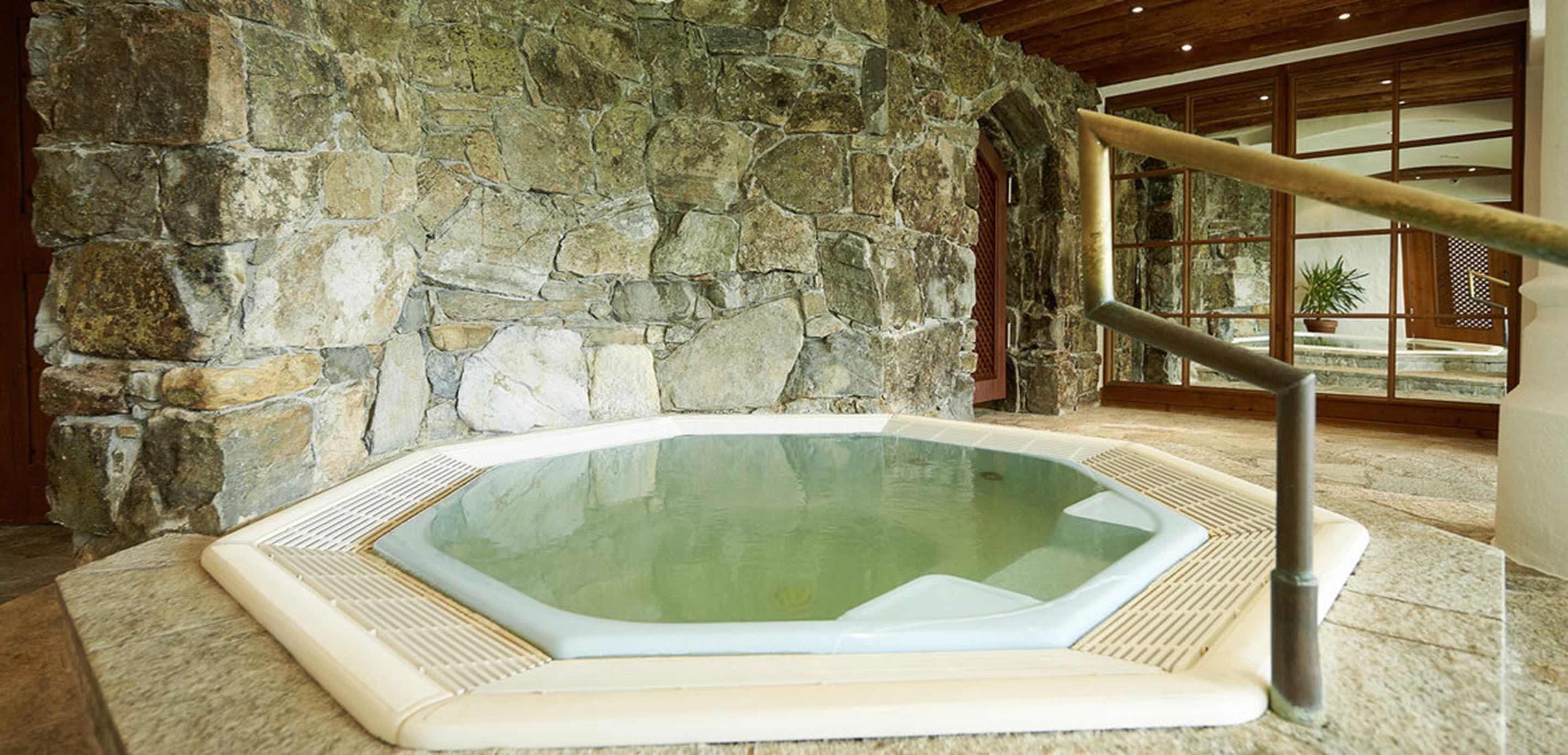 sauna, hot tub, steam room