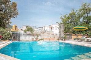 Outdoor pool, sun loungers - Hotel Annabelle (Ischia)
