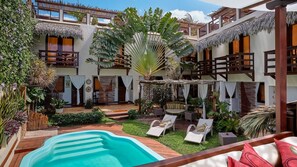 Outdoor pool, sun loungers - Pousada Araxá (Jijoca de Jericoacoara)