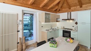 Superior Villa, 3 Bedrooms, Balcony | Eget kjøkken | Kaffetrakter/tekoker, kjøleskap, ovn og kokeplater