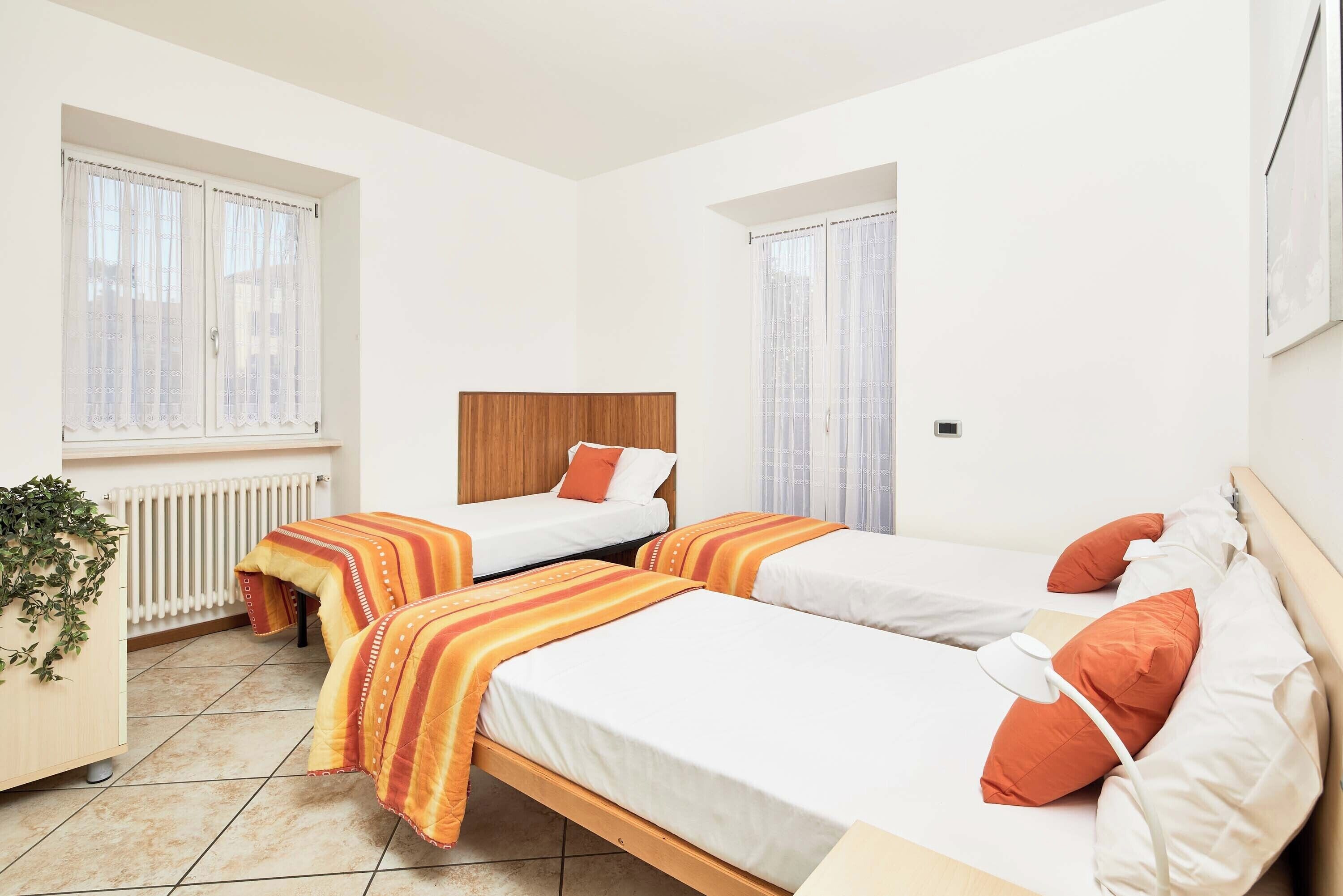 Familienapartment, 2 Schlafzimmer, Balkon | 1 Schlafzimmer, Verdunkelungsvorhänge, Bügeleisen/Bügelbrett