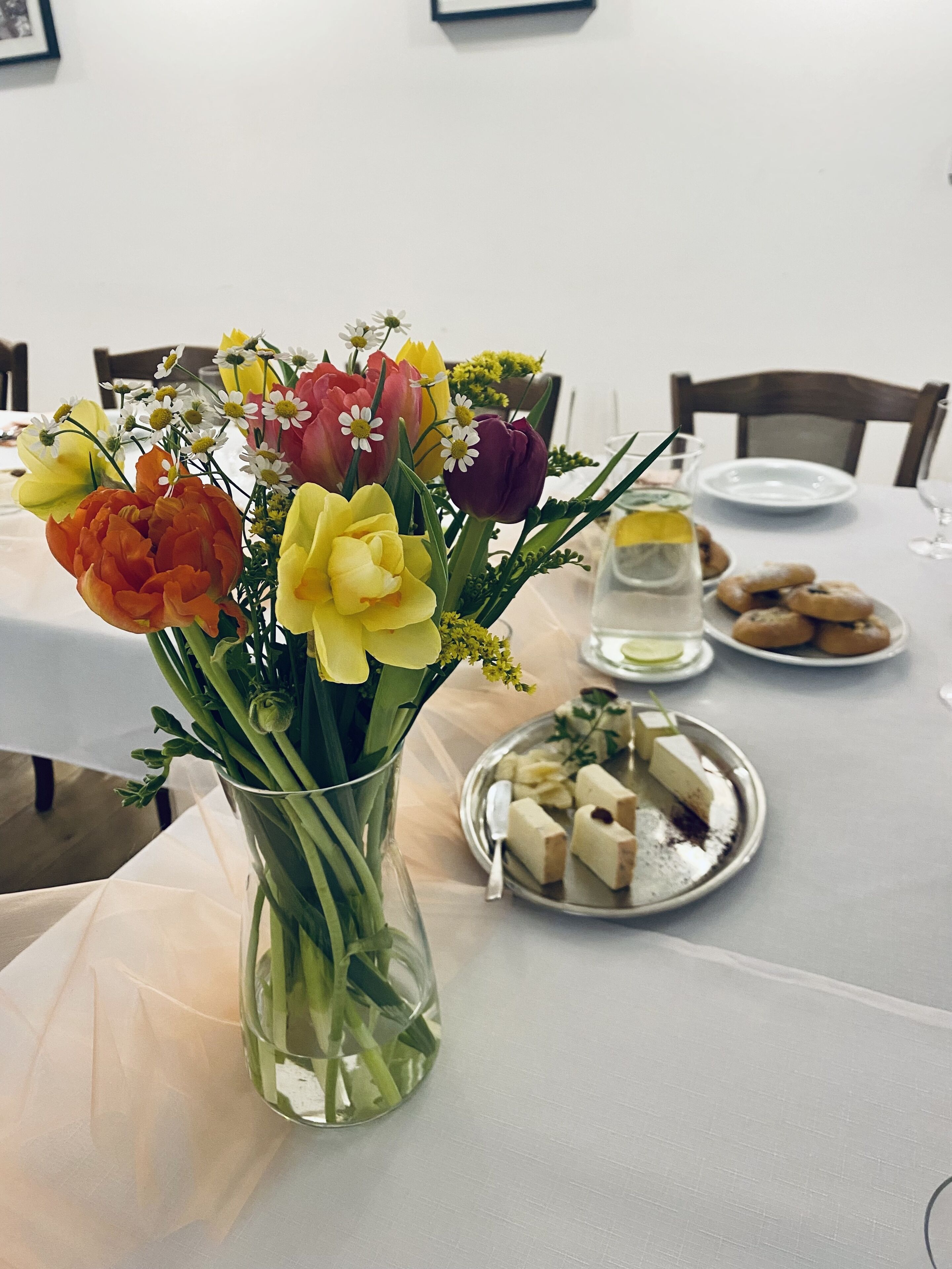 2 restaurants, breakfast served