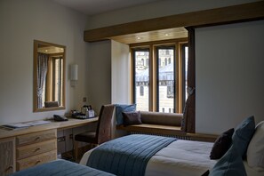 Double or Twin Room, Ensuite, Courtyard View | Hypo-allergenic bedding, desk, iron/ironing board, free WiFi - Canterbury Cathedral Lodge (Canterbury)