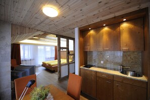 Suite Hahnen with Kitchenette, Balcony, Mountain View | Premium bedding, down comforters, Select Comfort beds, in-room safe - Belmont (Engelberg)