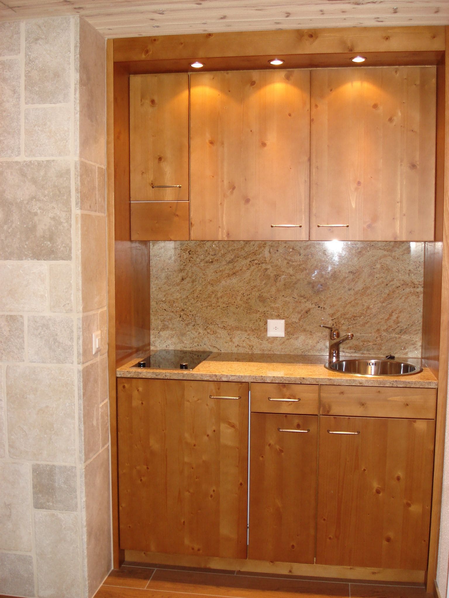 suite spannort with kitchnette, balcony, mountain view | private kitchen