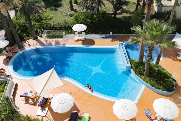 Seasonal outdoor pool, open 10:00 AM to 7:00 PM, pool umbrellas