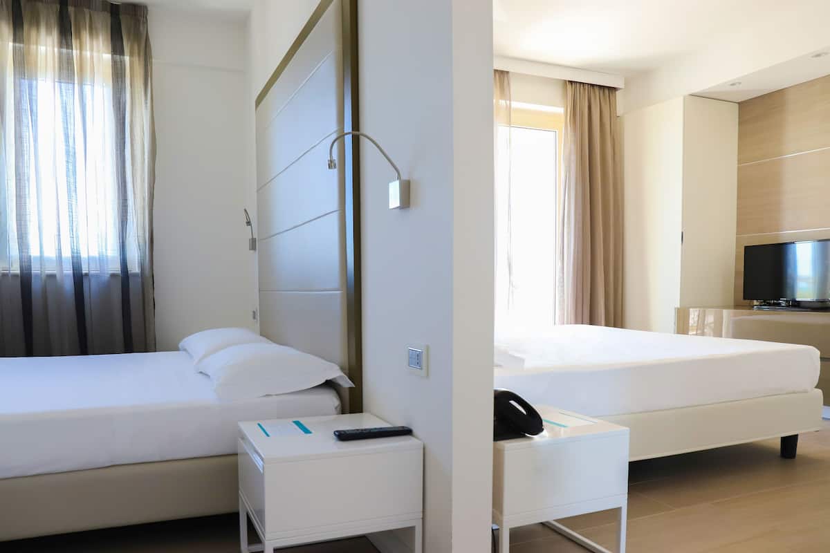 Premium Quadruple Room | 1 bedroom, premium bedding, minibar, in-room safe