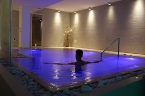 Couples treatment rooms, sauna, hot tub, Turkish bath, body treatments