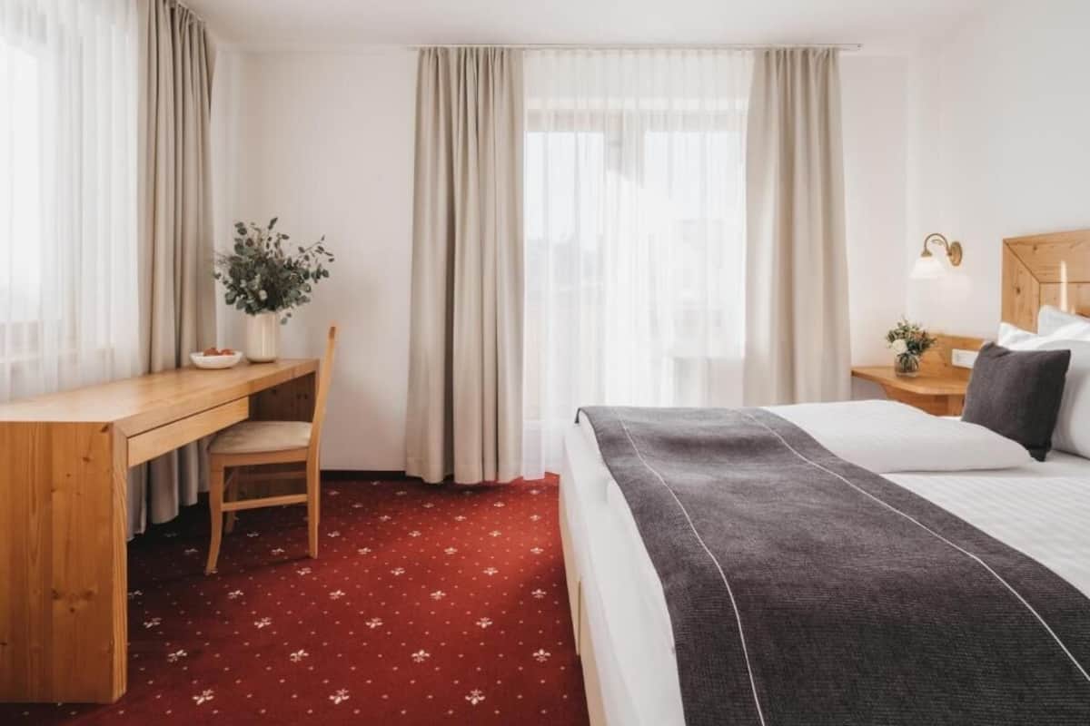 Suite, 2 Bedrooms | 1 bedroom, in-room safe, free WiFi