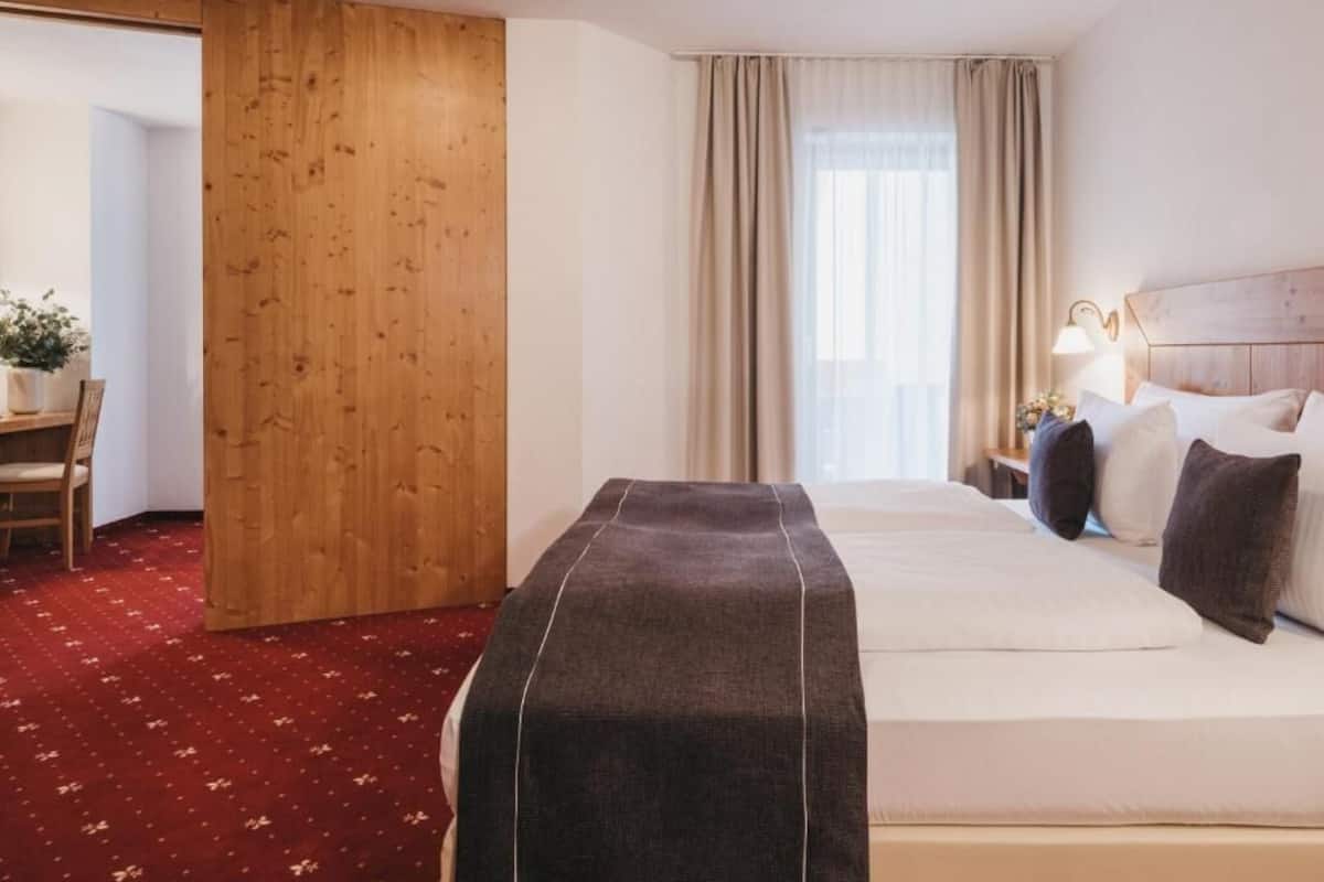 Suite, 1 Bedroom | 1 bedroom, in-room safe, free WiFi