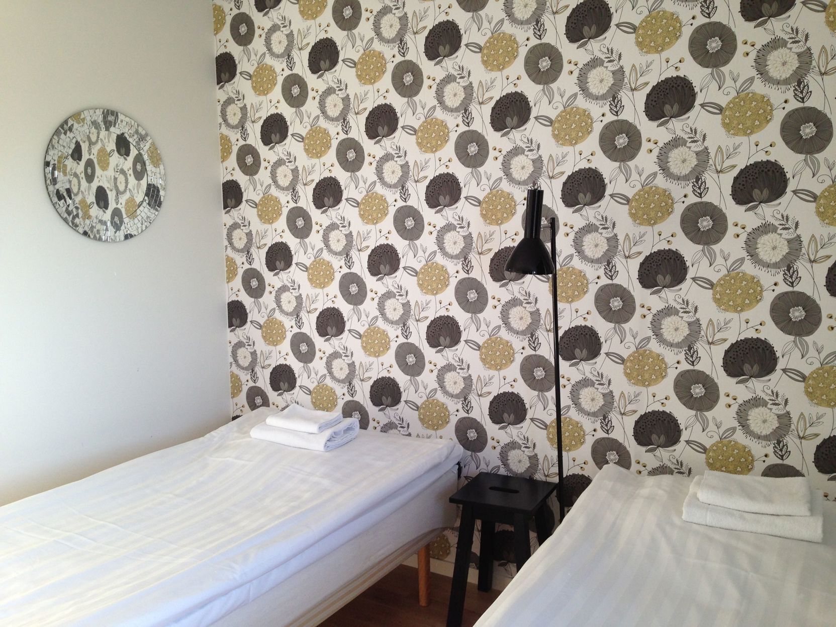 Soundproofing, free WiFi, bed sheets