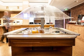 Petit déjeuner buffet compris tous les jours