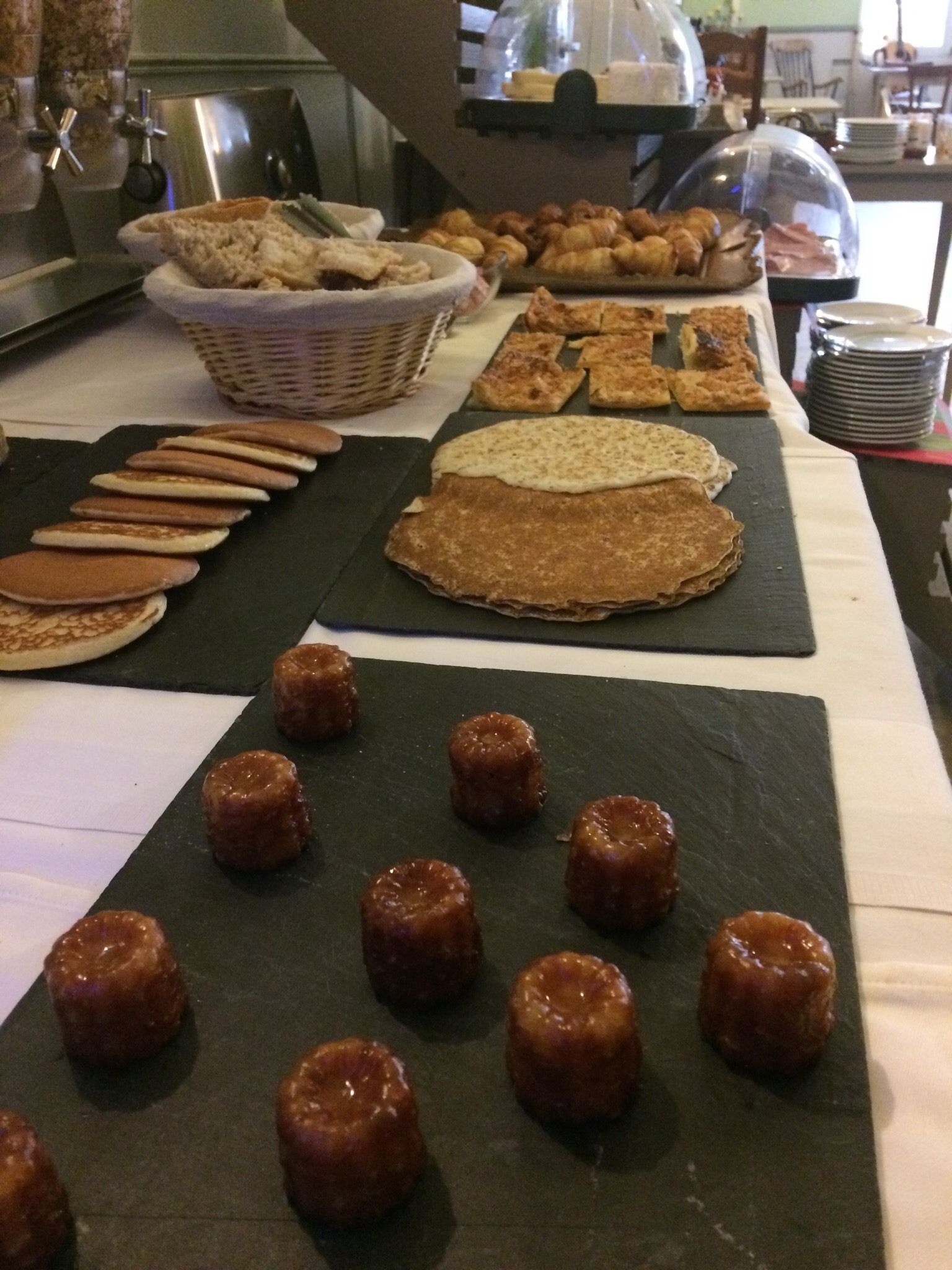 daily continental breakfast (eur 10 per person)
