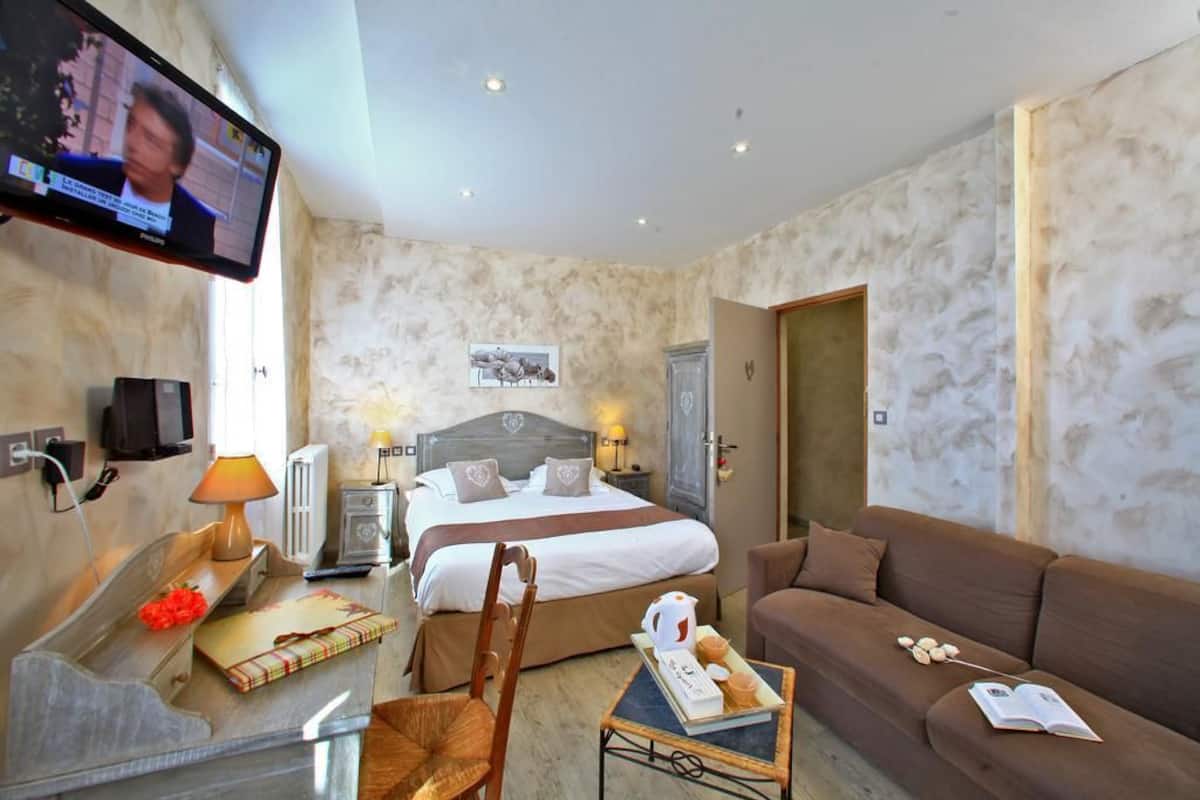 Superior Double Room | In-room safe, desk, blackout drapes, soundproofing