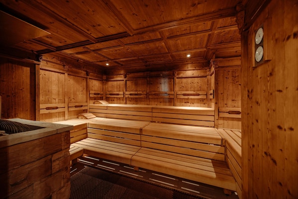 Couples treatment room(s), body treatments, hydrotherapy, aromatherapy