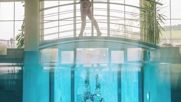 Indoor pool, 2 outdoor pools, pool loungers