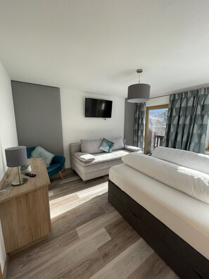 Classic Double Room, 1 Queen Bed, Balcony, Mountain View | Soundproofing, free WiFi, bed sheets - Lusspark (Lermoos)