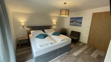 Soundproofing, free WiFi, bed sheets