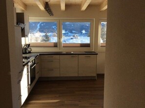 Deluxe Apartment, 2 Bedrooms, Mountain View, Mountainside | Private kitchen | Fridge, electric kettle - Lusspark (Lermoos)