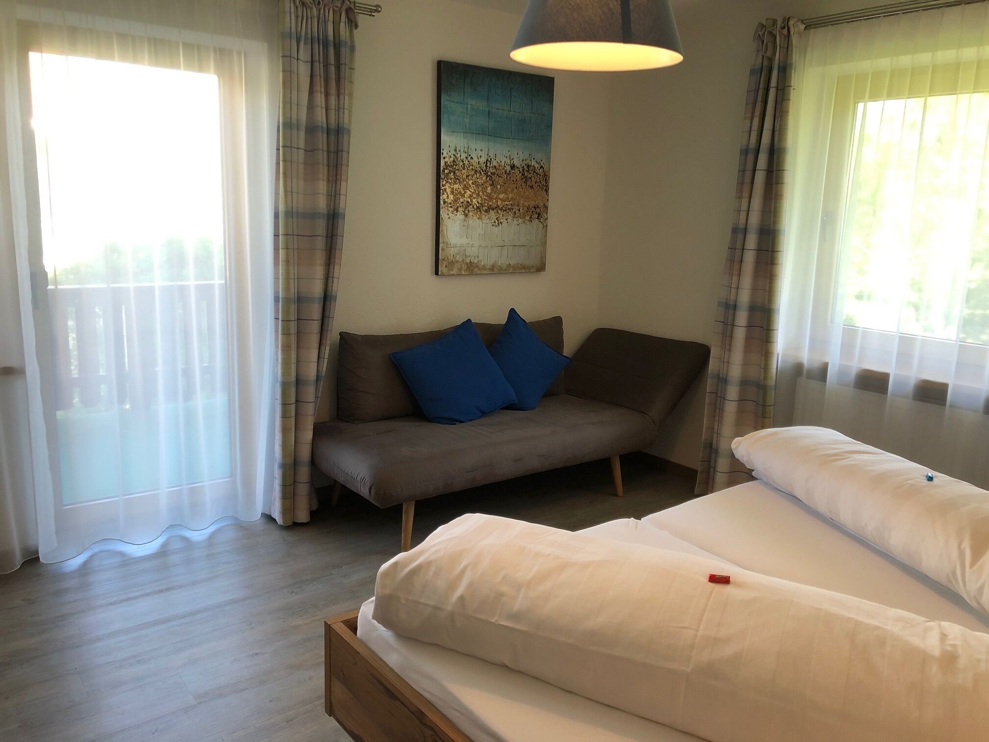 deluxe double room | living area | tv