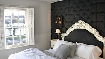 Phòng đôi, có phòng tắm riêng (Voile Rouge Room)