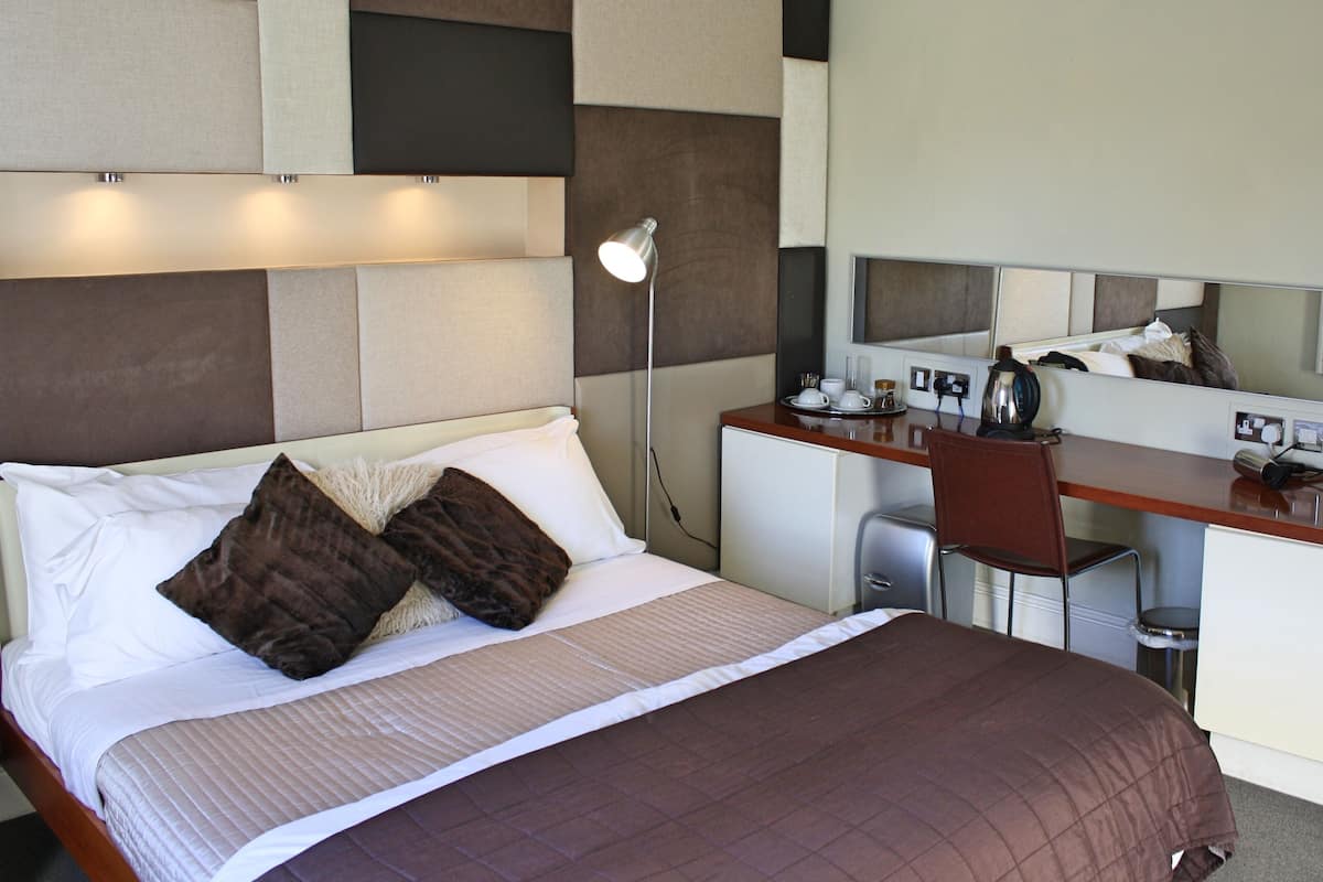 Double Room, Ensuite (Club 55 Room)
