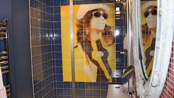 Chambre Double, salle de bains attenante (Voile Rouge Room) | Salle de bain