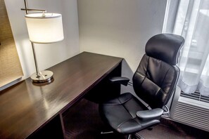 In-room safe, desk, laptop workspace, blackout drapes - Sleep Inn JFK Airport Rockaway Blvd (Jamaica)