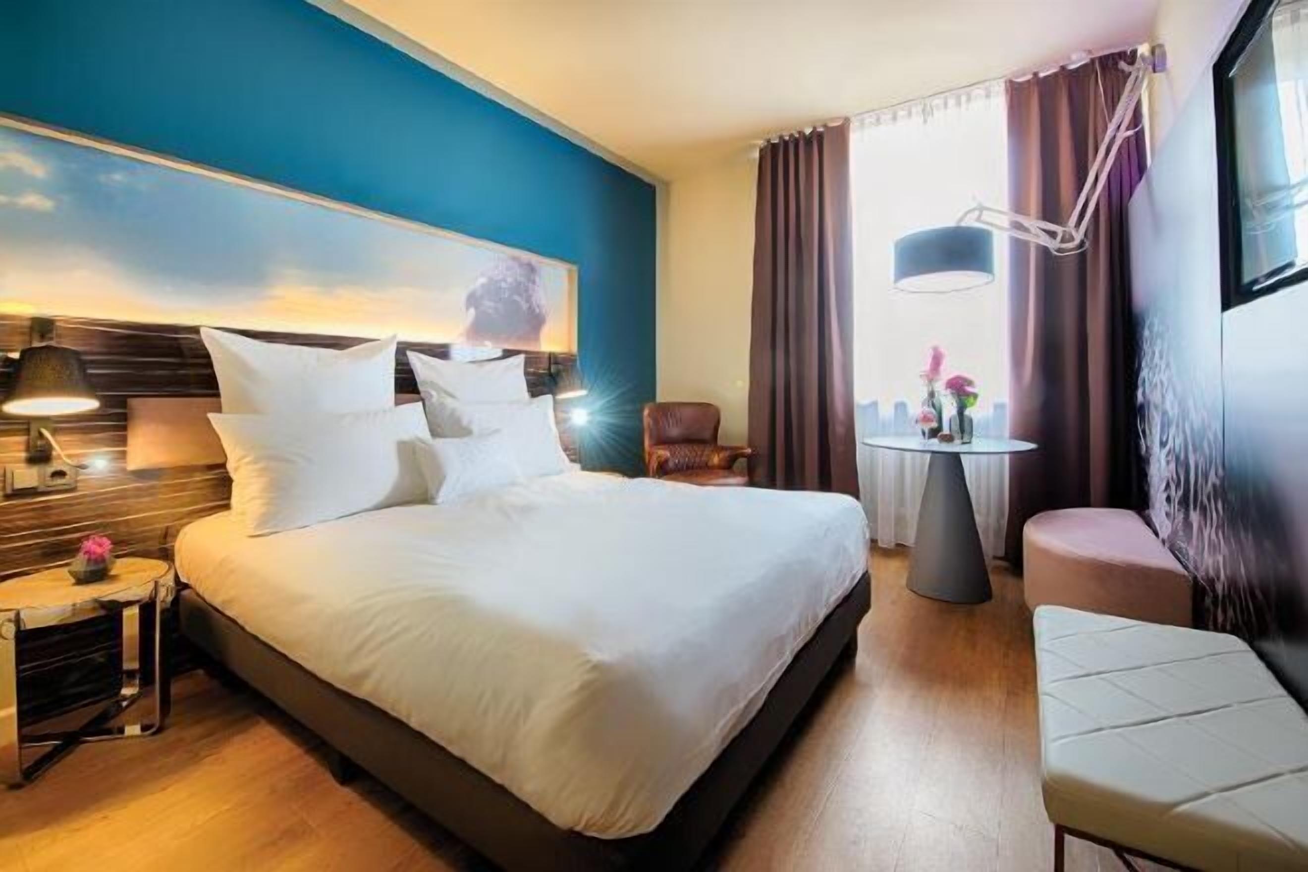 Minibar, skrivbord, mörkläggningsgardiner och gratis wi-fi