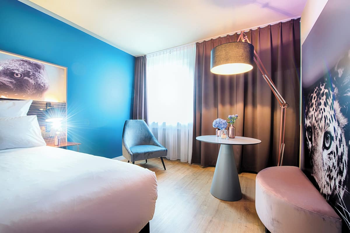 Comfort Room | Minibar, desk, blackout drapes, free WiFi