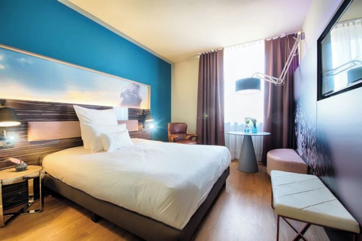 Minibar, desk, blackout curtains, free WiFi