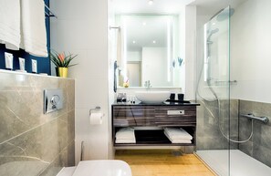 Free toiletries, hair dryer, towels - NYX Hotel Mannheim by Leonardo Hotels (Mannheim)