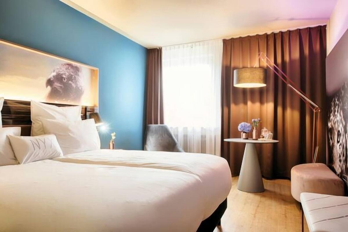 Minibar, desk, blackout curtains, free WiFi
