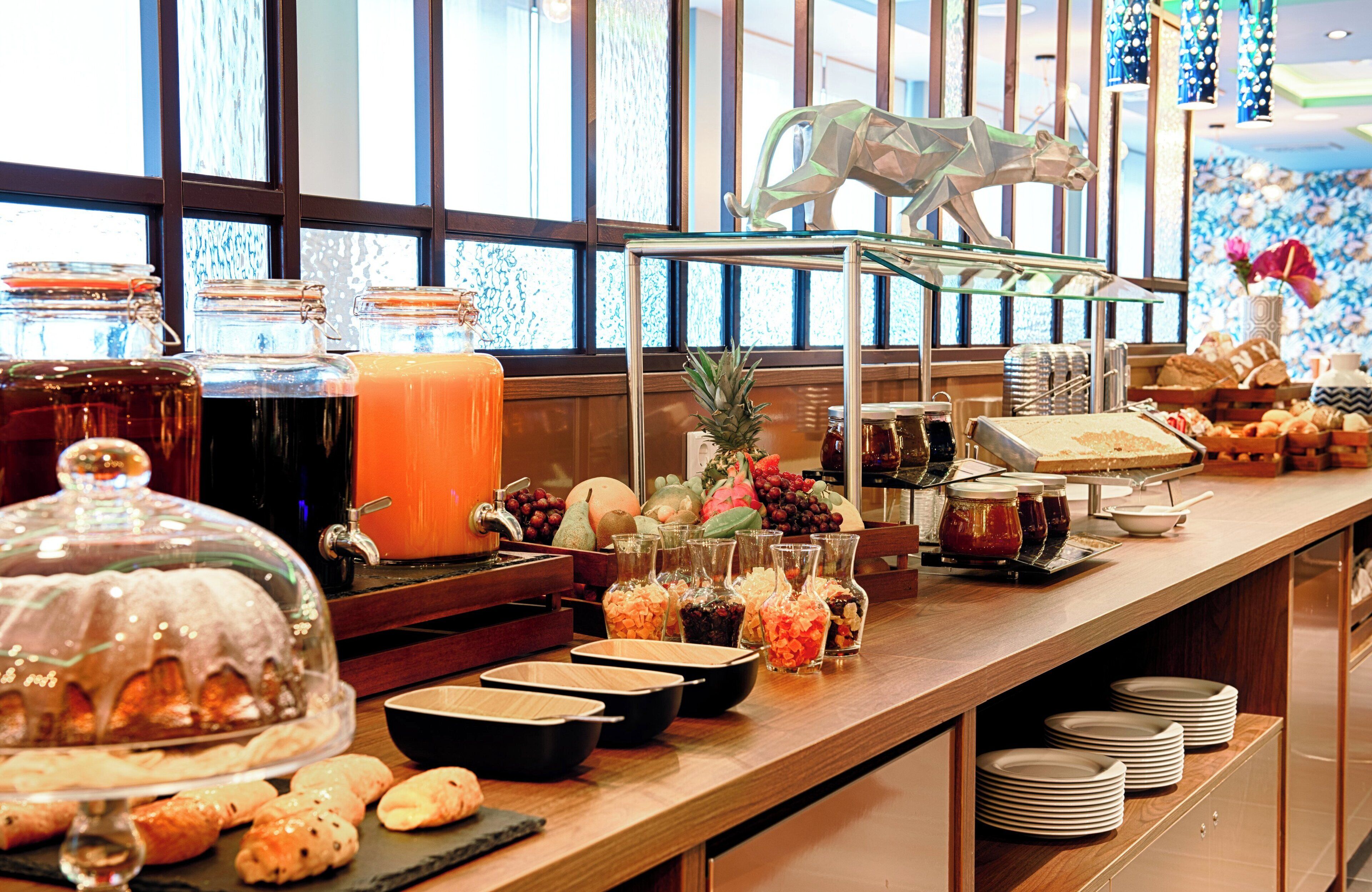 buffet breakfast on weekdays (eur 20 per person)