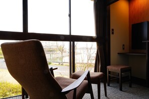Modern Japanese-Style Room | Balcony view - Dantoukan Kikunoya (Otsu)