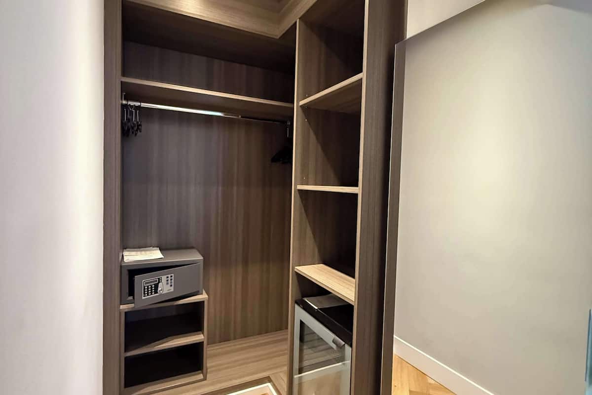 junior suite, 1 king bed (sofabed is a double bed) | room amenity