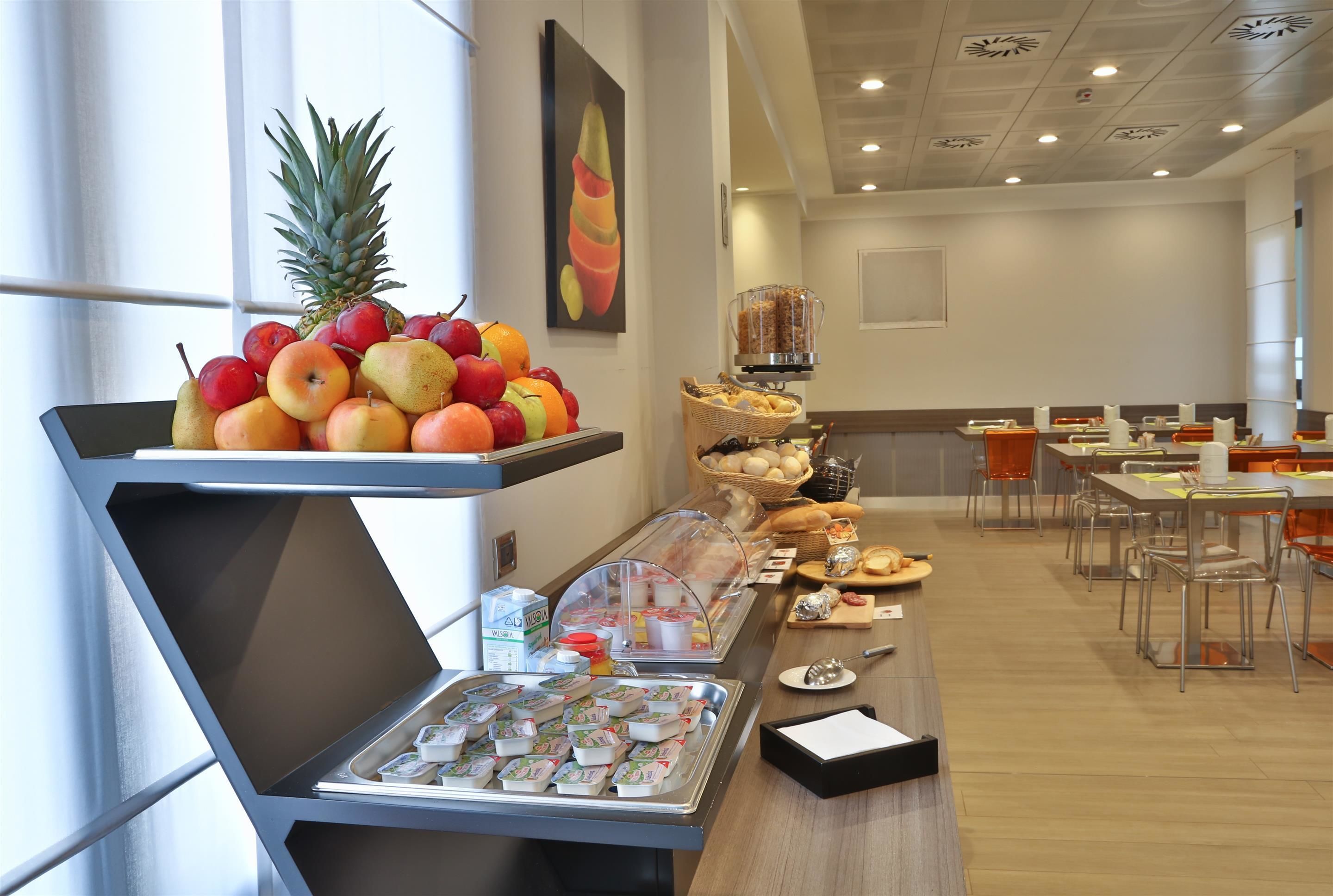 Colazione a buffet, servita tutte le mattine (15.00 EUR a persona) 