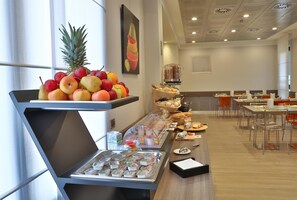 Tägliches Frühstücksbuffet gegen Gebühr