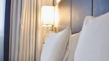 Daunenbettdecken, Minibar, Zimmersafe, Schreibtisch
