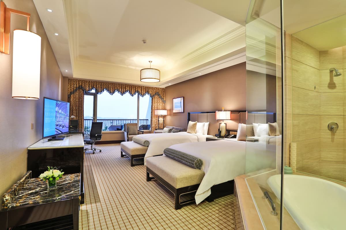 1 bedroom, minibar, in-room safe, desk