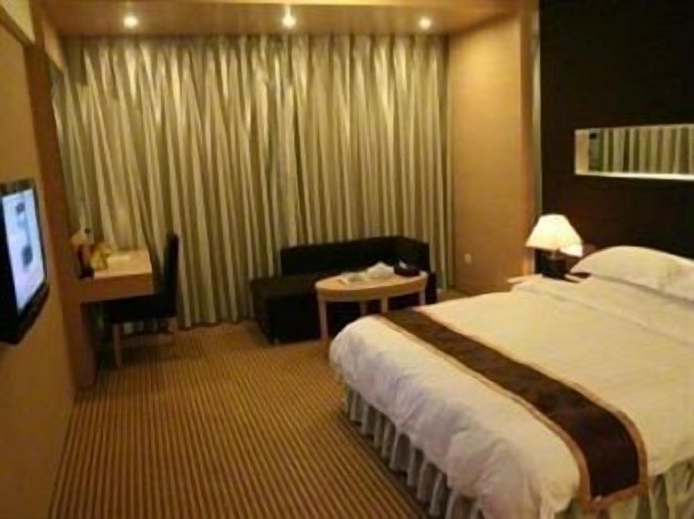 Minibar, Zimmersafe, Schreibtisch, schallisolierte Zimmer