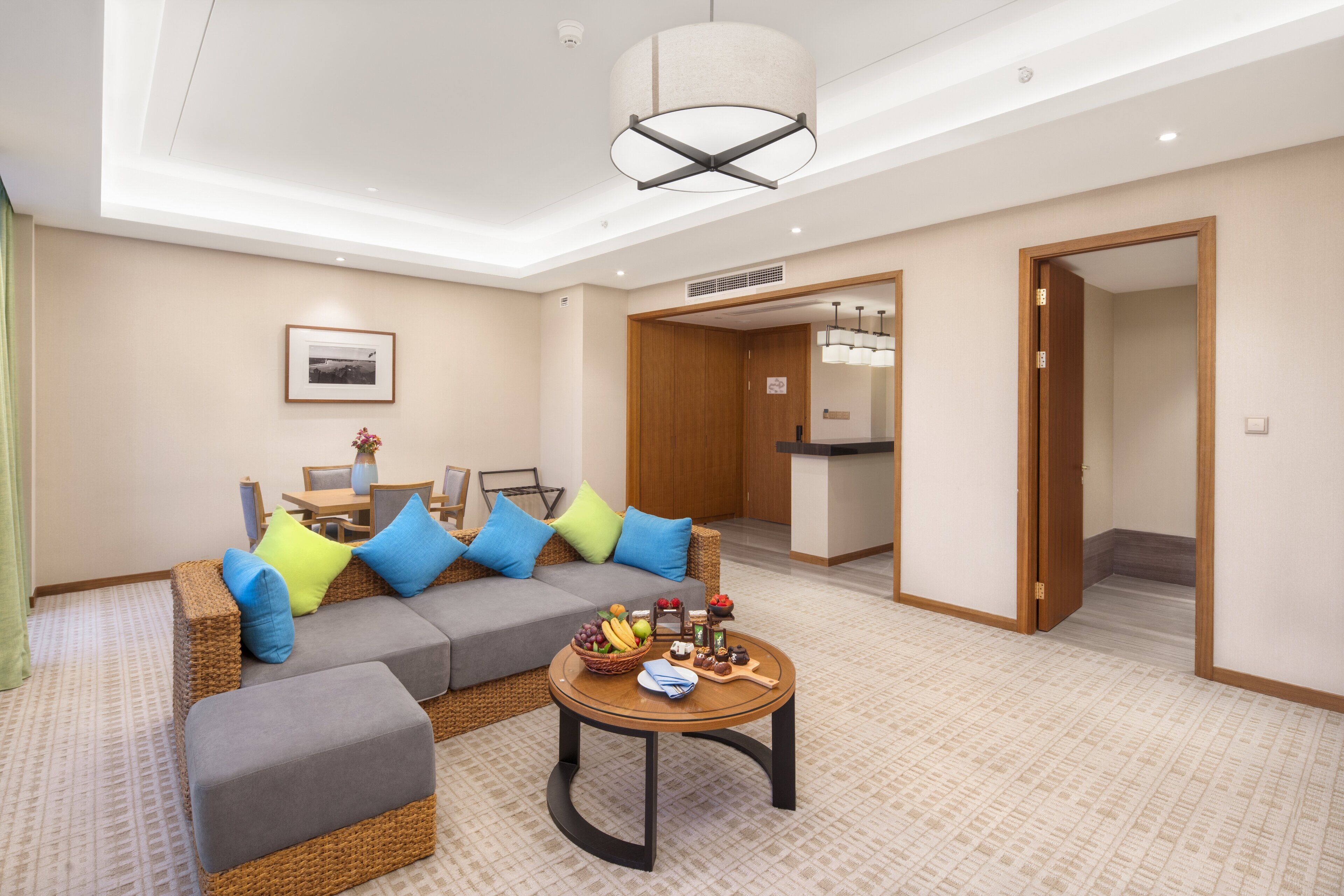 Minibar, coffres-forts dans les chambres, bureau, chambres insonorisées