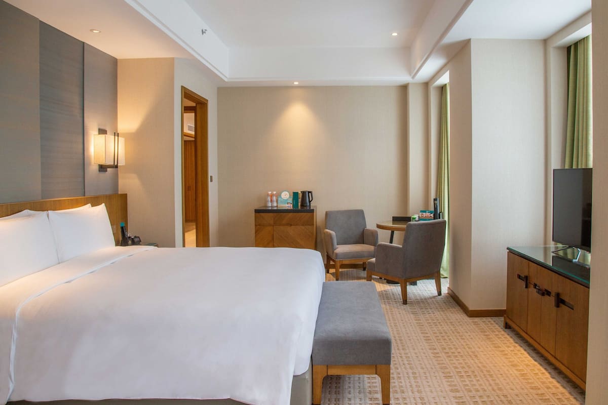 Suite, 1 Bedroom (Atrium View)