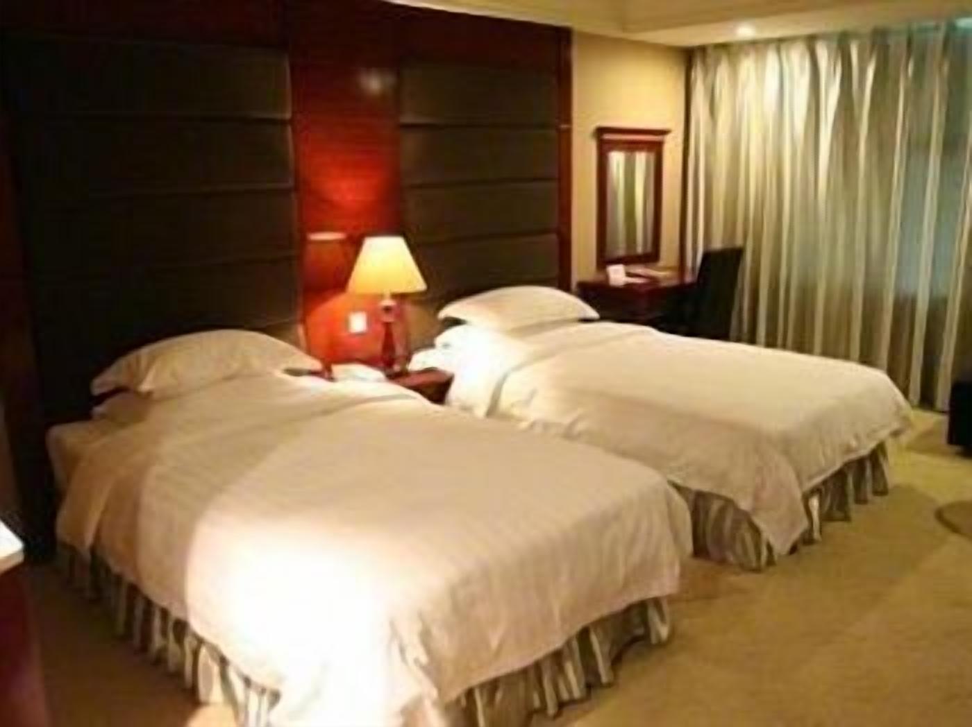 Deluxe-Zimmer, 2 Einzelbetten | Minibar, Zimmersafe, Schreibtisch, schallisolierte Zimmer