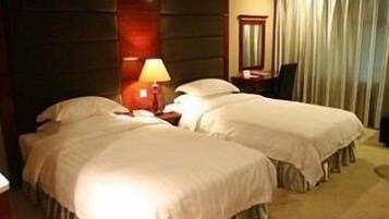 Deluxe-Zimmer, 2 Einzelbetten | Minibar, Zimmersafe, Schreibtisch, schallisolierte Zimmer