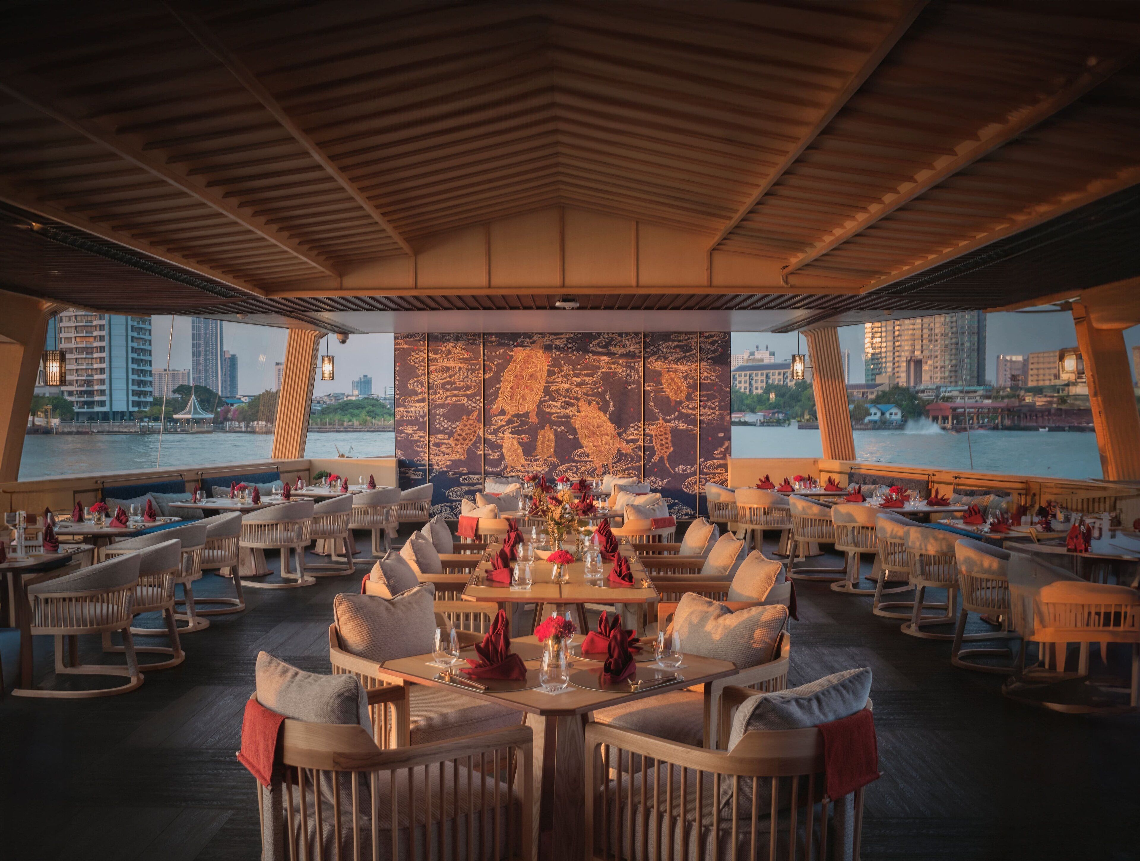 3 restaurants, breakfast, lunch, dinner served; international cuisine