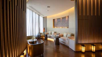 Couples treatment rooms, hot tub, body treatments, aromatherapy