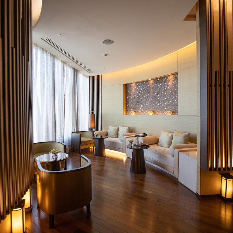 Couples treatment rooms, hot tub, body treatments, aromatherapy