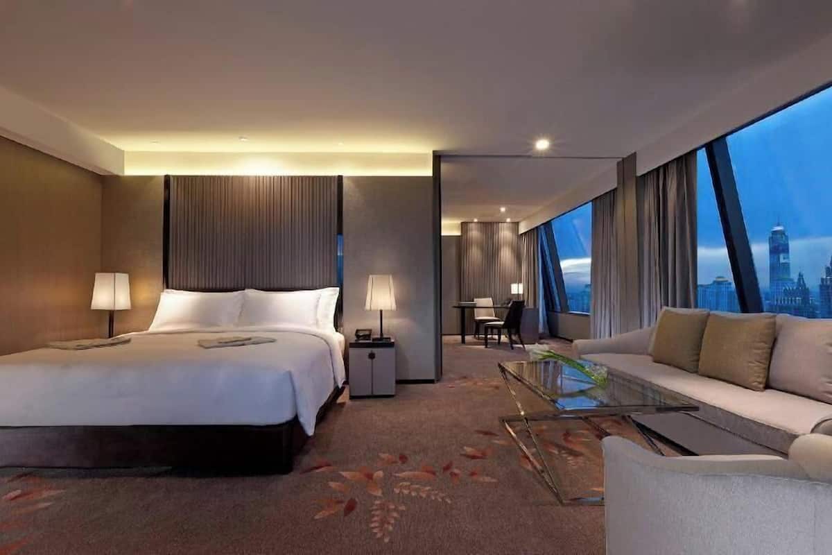 Egyptian cotton sheets, premium bedding, pillow-top beds, minibar