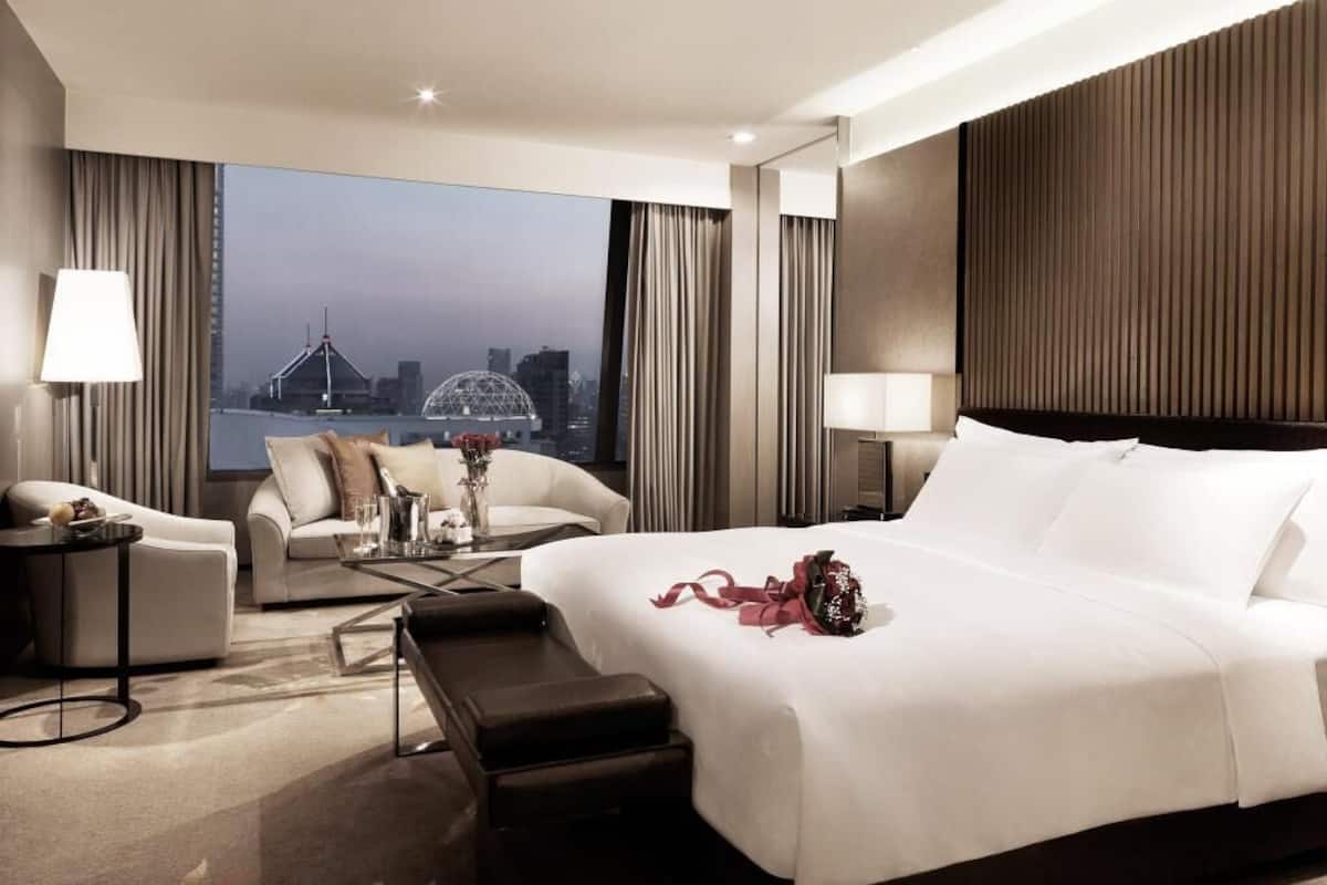 Egyptian cotton sheets, premium bedding, pillow-top beds, minibar